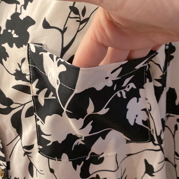 POL women’s floral button down black & white Collared shirt high / low l/s M - Picture 5 of 12